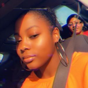 Meet your Posher, Christine